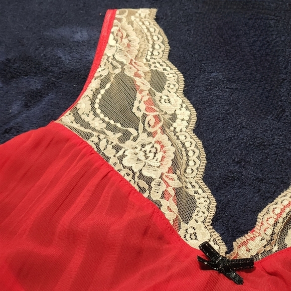 COSMOPOLITAN Sexy Red Lace Top Size Large - Picture 3 of 7